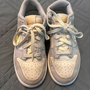 Nike Kids Low-Top Sneakers in Light Gray and Cream